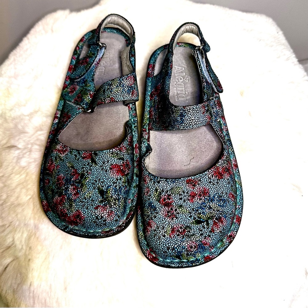 Women’s Alegria slingback mary Jane’s.